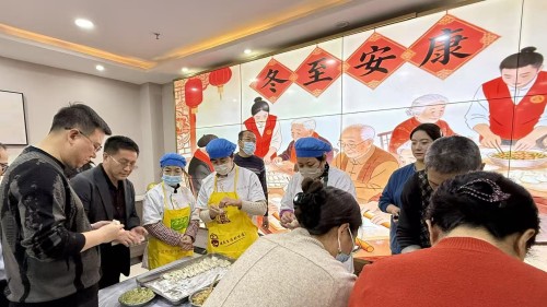 冬至暖饺承心意 人文关怀暖夕阳